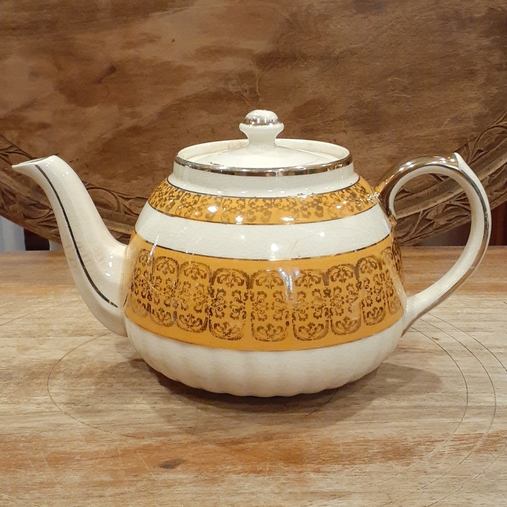 ANTIQUE SADLER TEAPOT